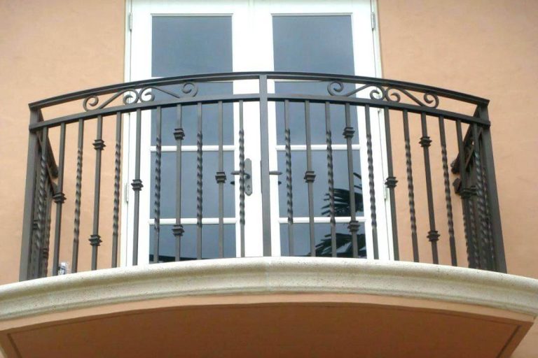 25+ Modern Balcony Railing Design Ideas With Photos