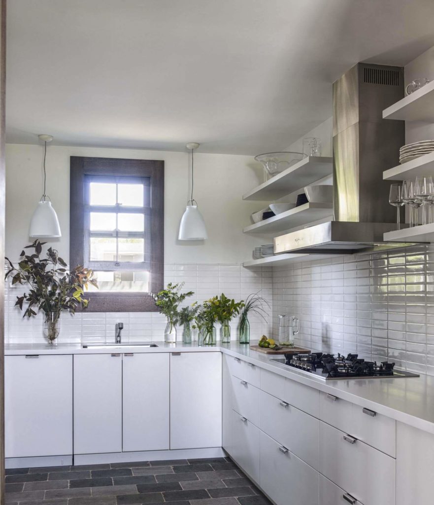 2.-minimalist-kitchen-design-e1545330994356-881x1024.jpg