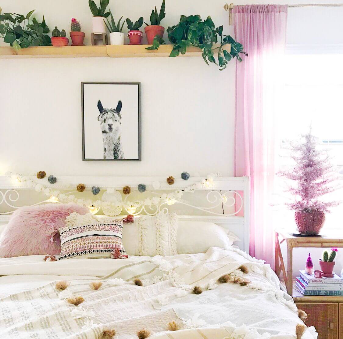 Top 30 Christmas Bedroom Decorations Ideas Taken From Pinterest