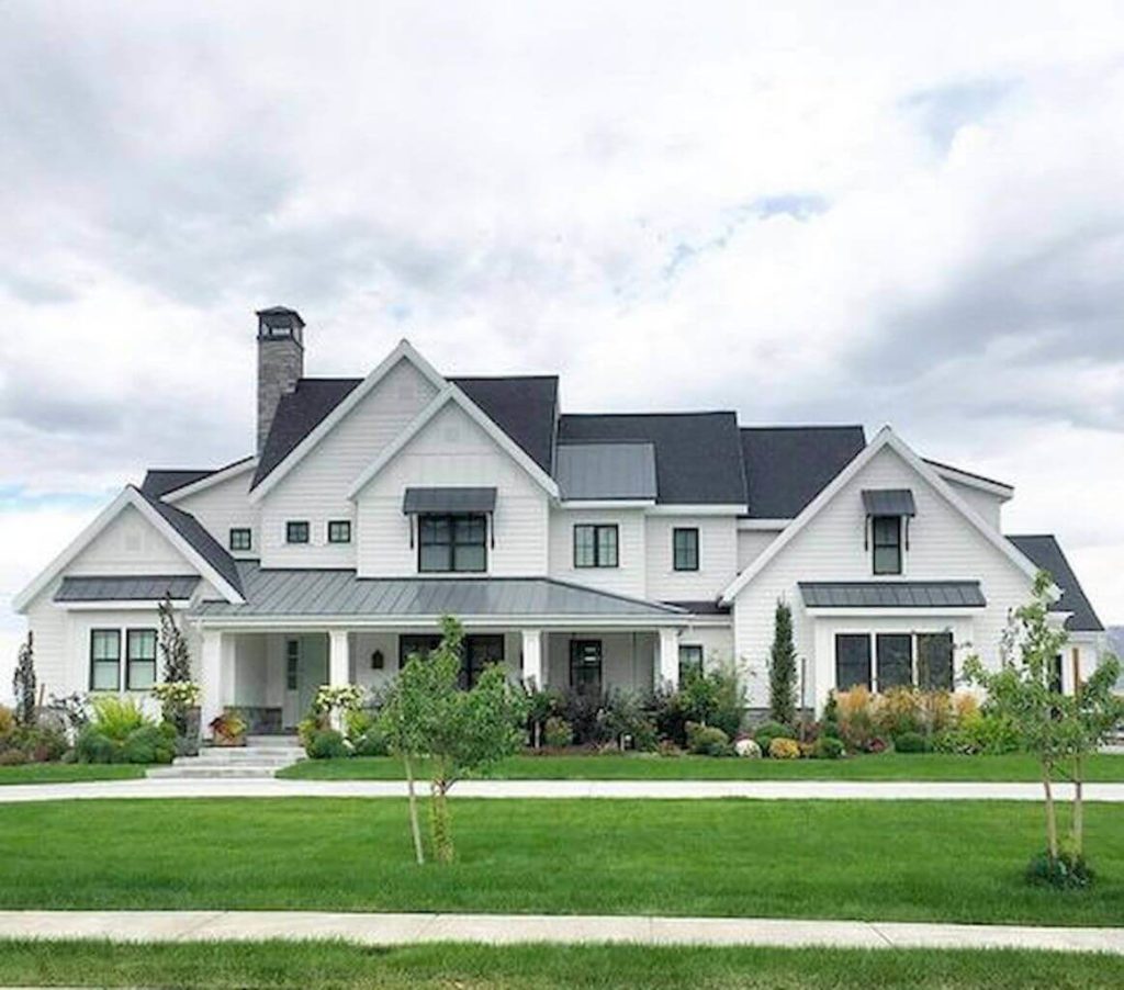 30+ Farmhouse Exterior Ideas For Your Modern Farmhouse