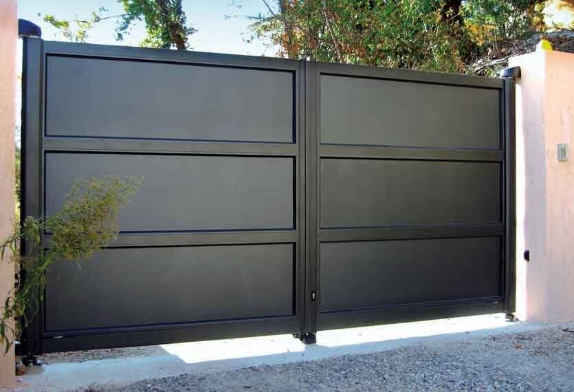 Featured image of post Steel Modern Simple Gate Design For Small House / The double open, swing gate can open up wide to allow even big vehicles to enter the here is a modern steel gate design that works in a sliding model.