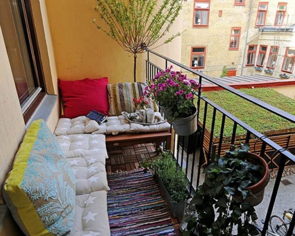 apartment balcony garden decorating ideas