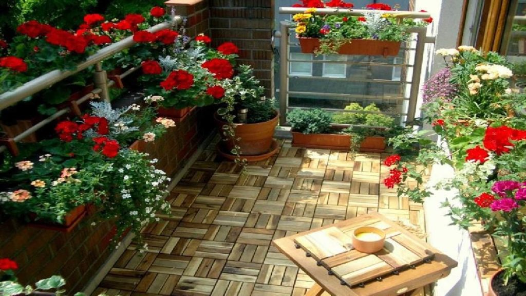 apartment balcony garden decorating ideas