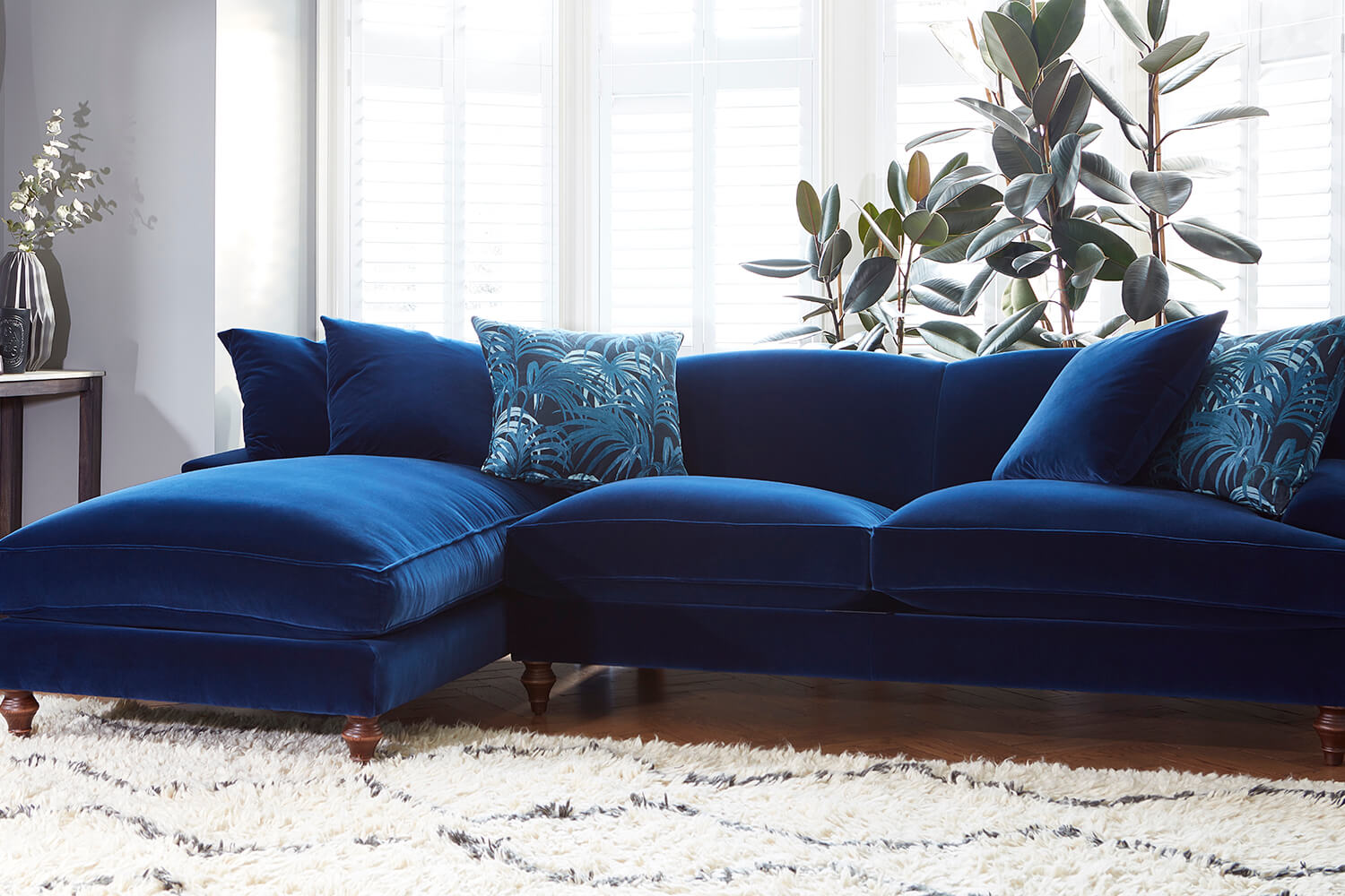 Navy Blue Velvet Sofa Living Room Ideas : 21 Modern Living Rooms Ideas ...