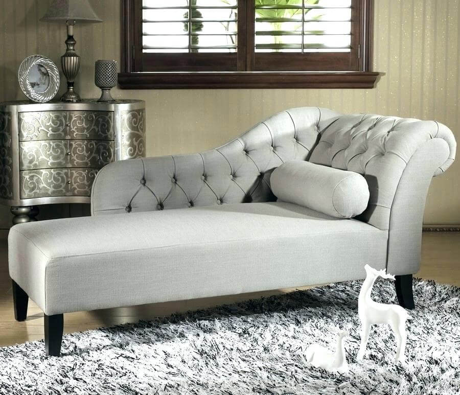 Modern chaise lounge chair for bedroom