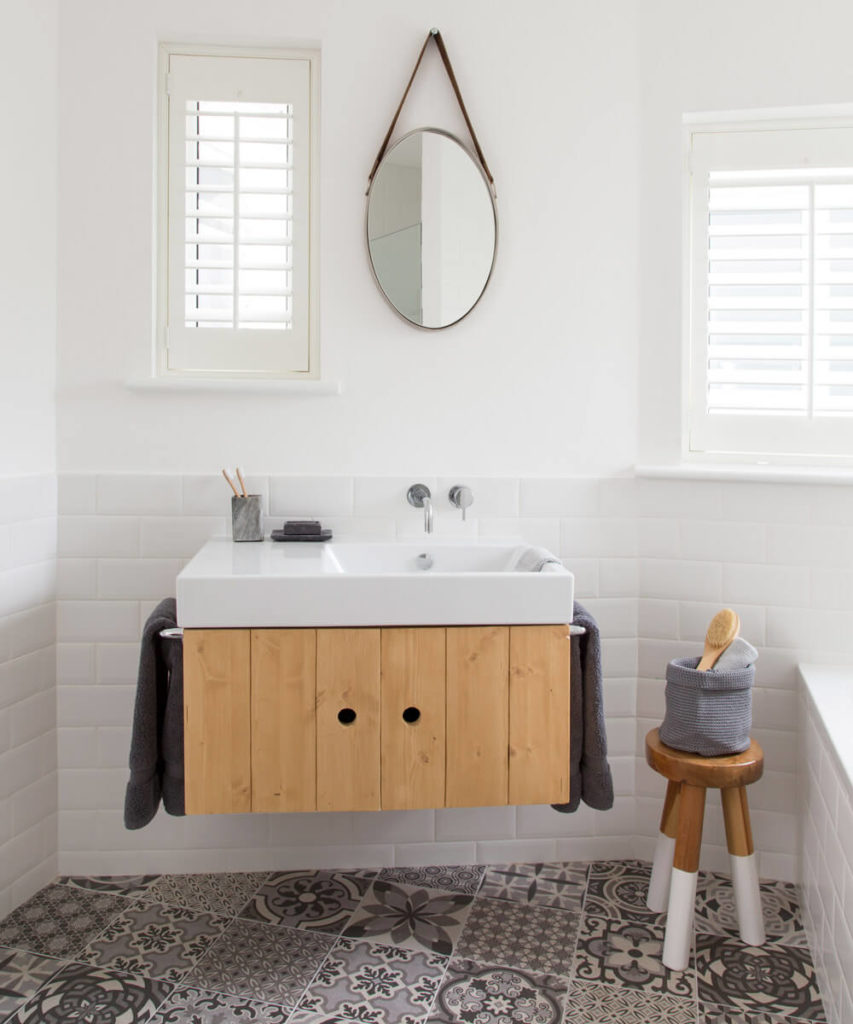 small bathroom shelf ideas