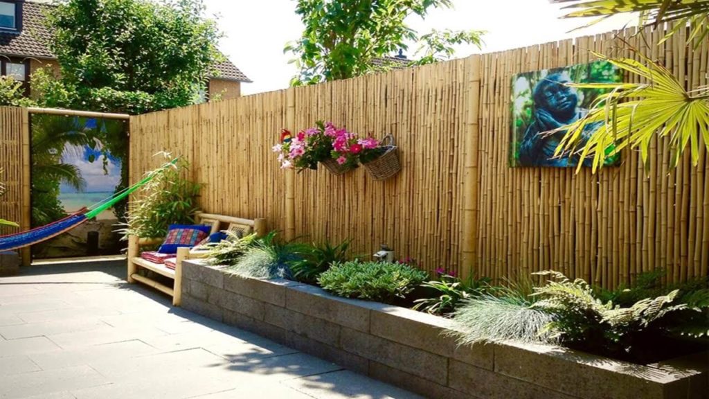 privacy fence ideas for backyard