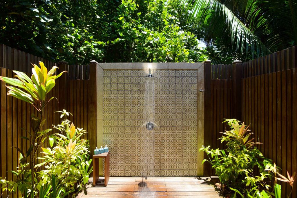 outdoor shower ideas for swimming pools areas