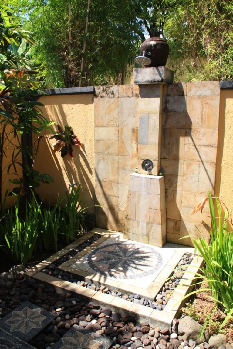 21+ Outdoor Shower Design Ideas For Swimming Pools Areas