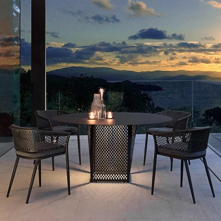 20+ Outdoor Dining Tables That Will Wow Your Dinner Guests