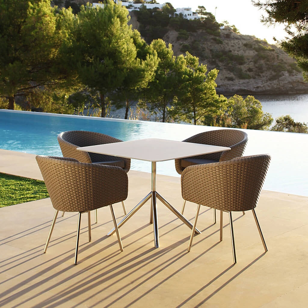 20+ Outdoor Dining Tables That Will Wow Your Dinner Guests