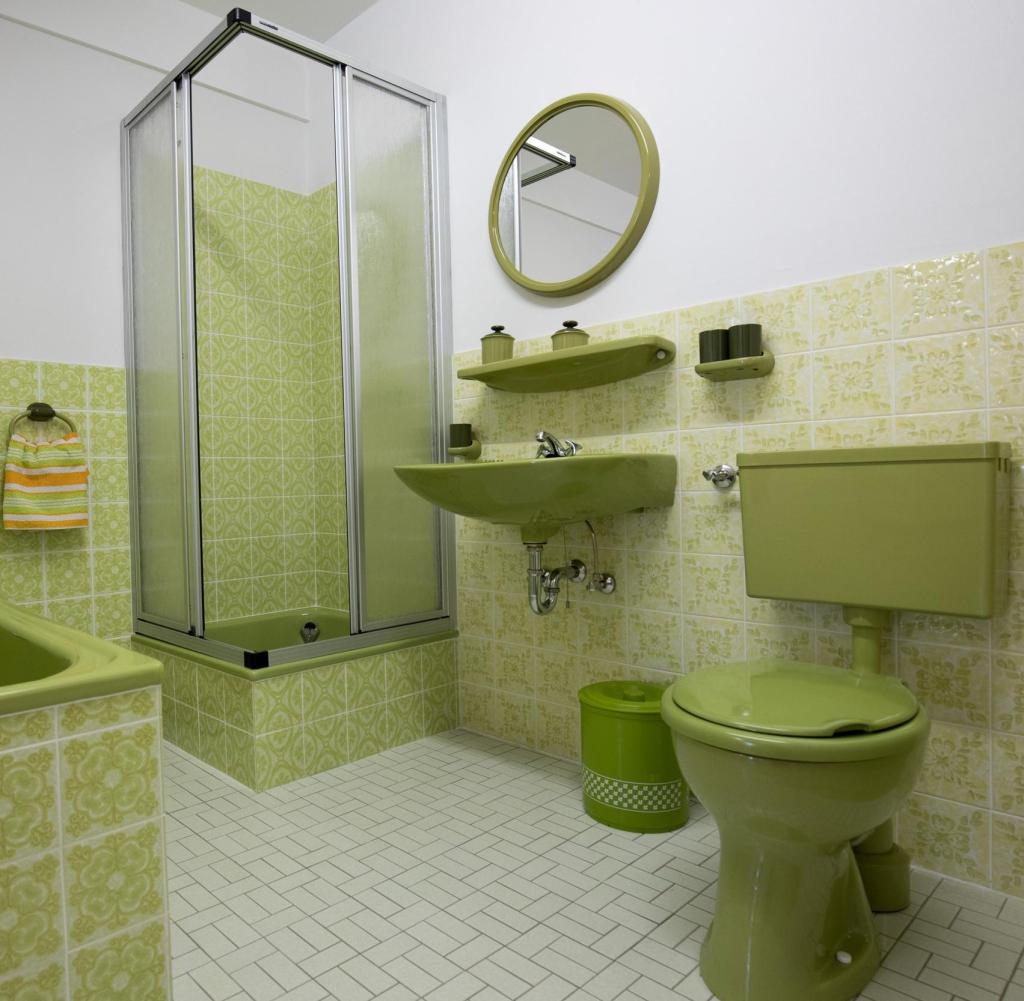 green bathroom 