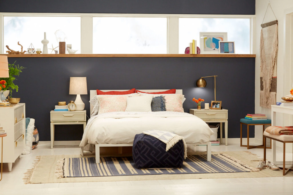 A Stylist Blue Accent Wall for Bedroom Design Ideas