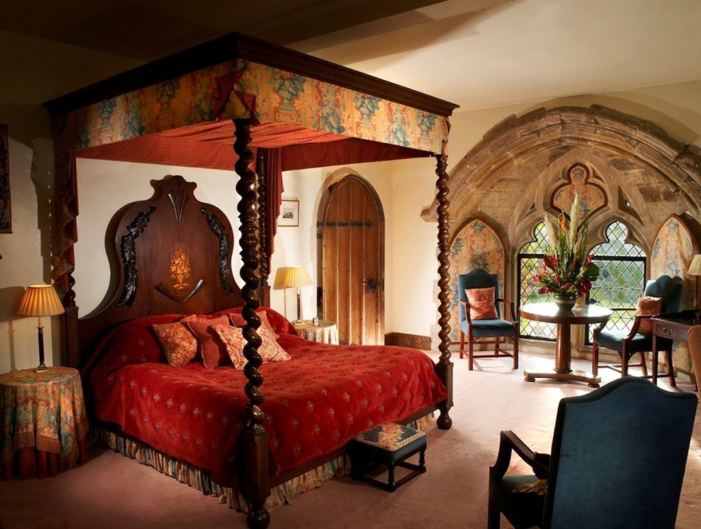 A Lavish and Royal Bed Designs Ideas