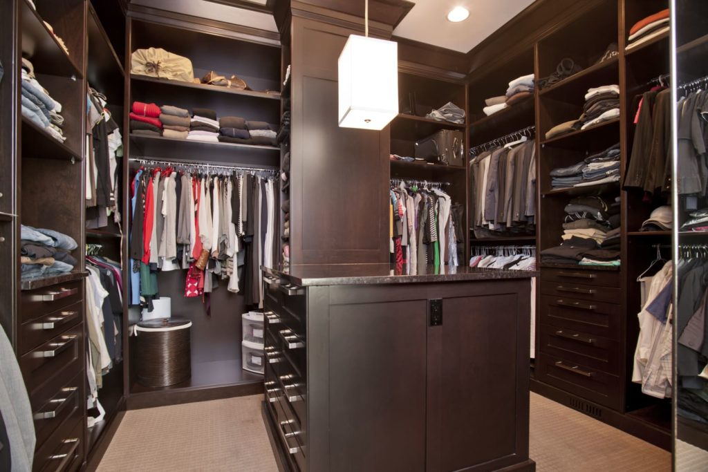 20+ Spectacular Luxurious Walk In Closet Designs