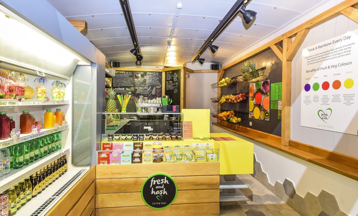 The Most Beautiful Interior Designs of Fruit Juice Shop The