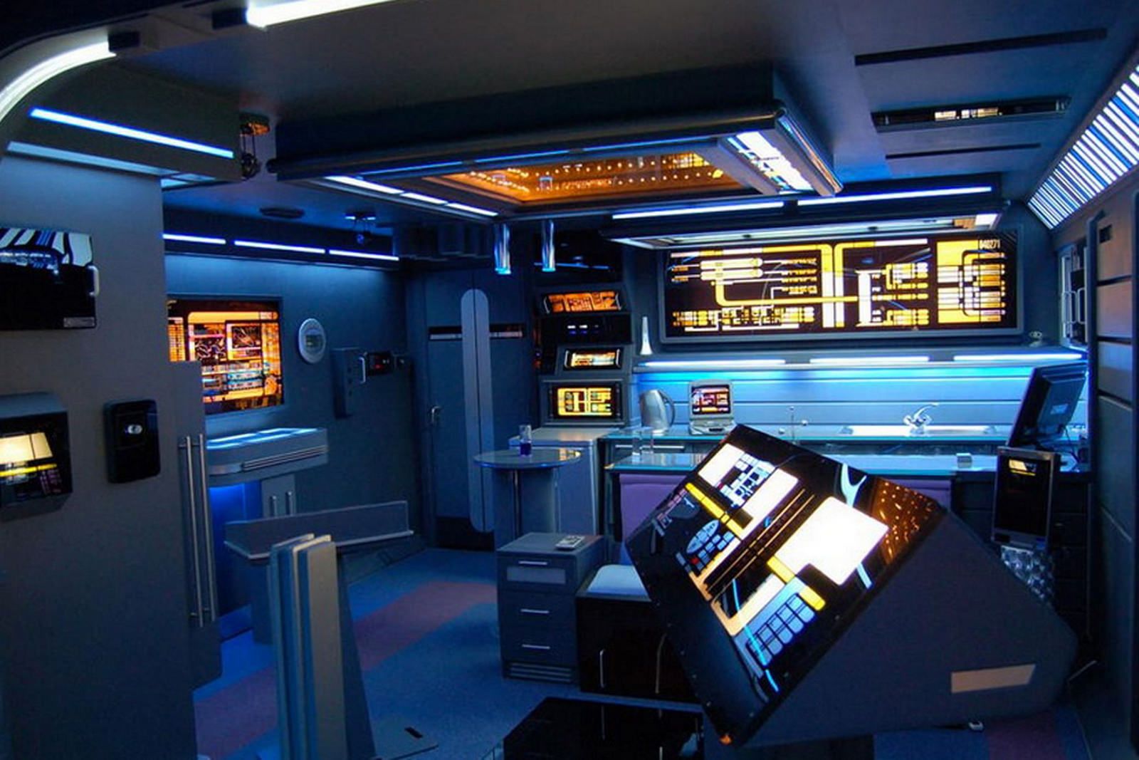 10 Star Trek Voyage House