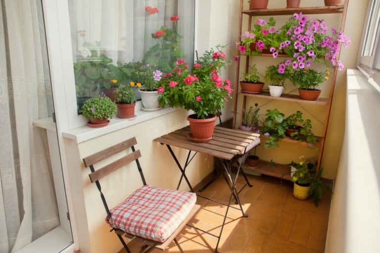 Cozy Small Balcony Decoration and Ideas