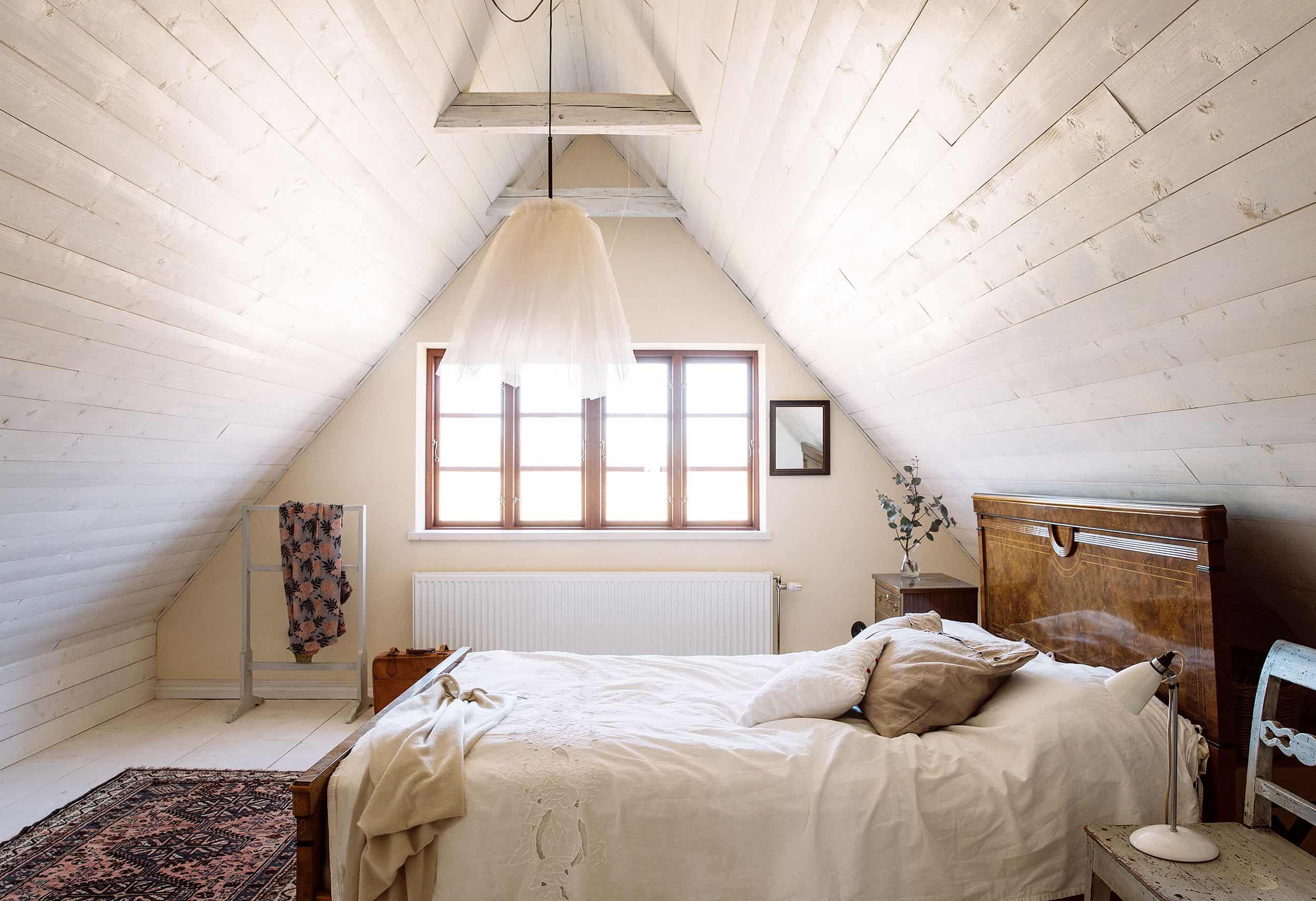 Decorating And Attic Bedroom