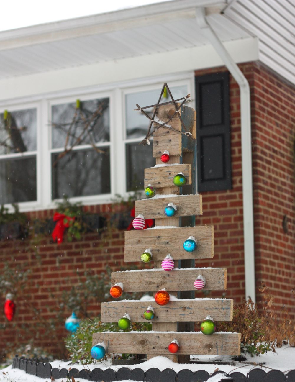 Decorate Backyard for Christmas