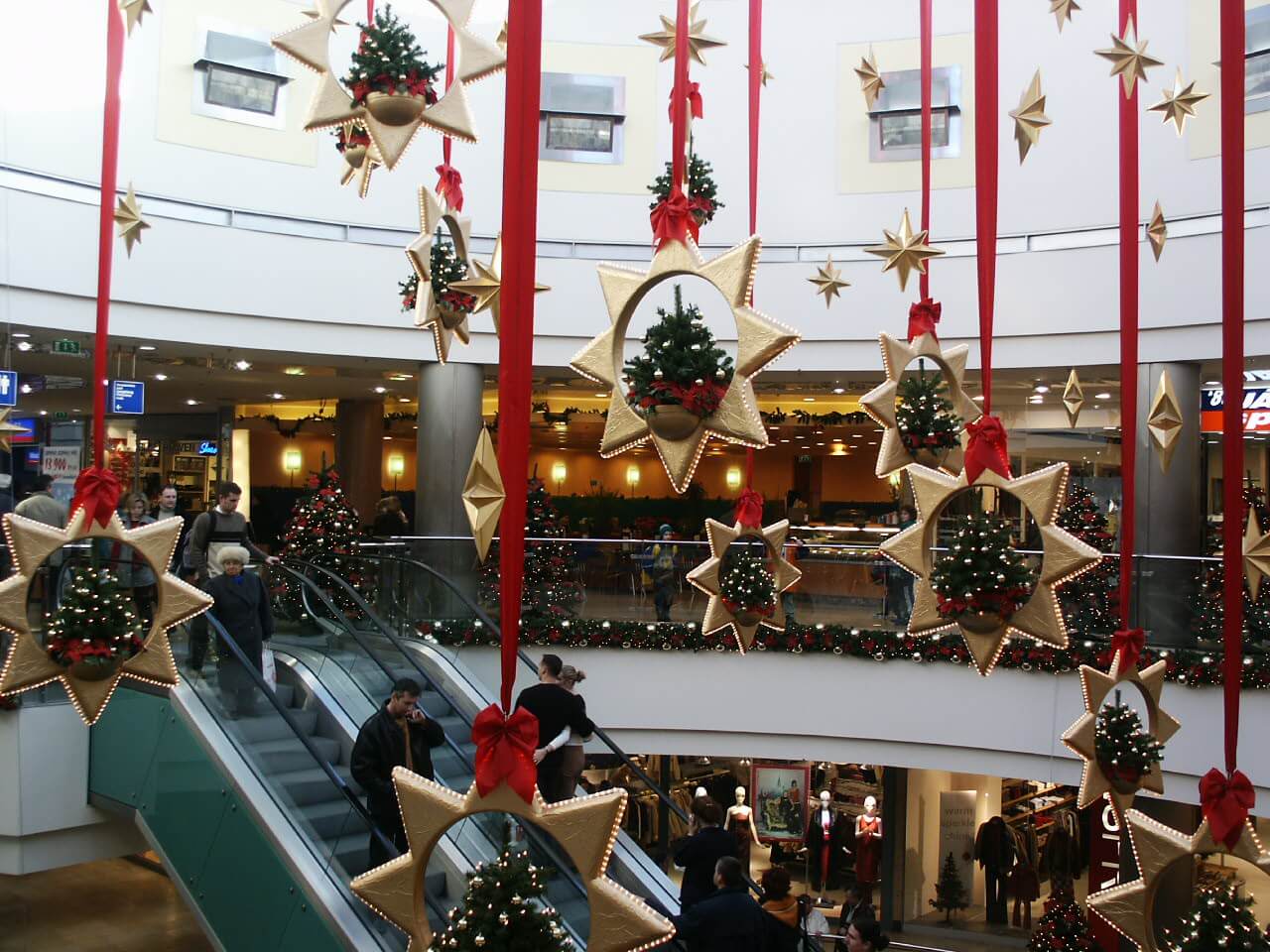 Christmas Mall Decoration Ideas That May Attract people - The