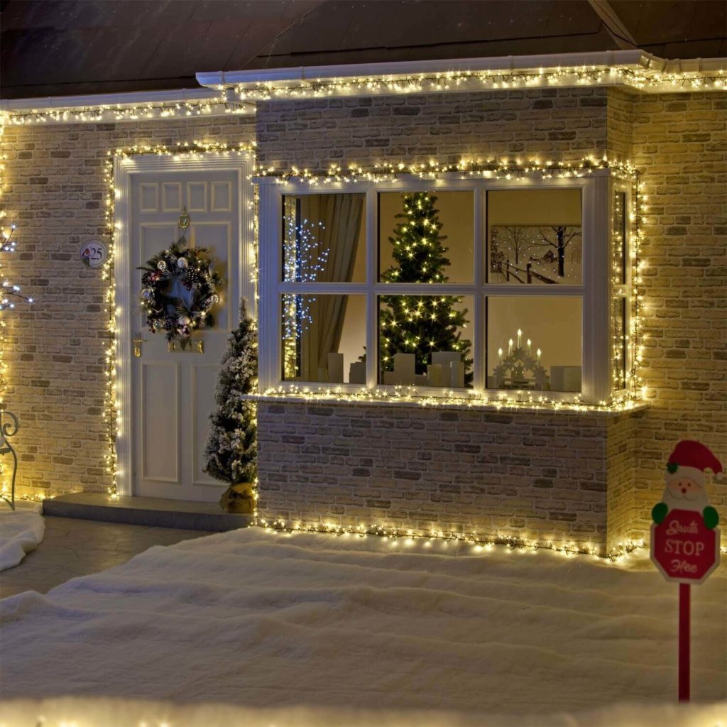 smart-way-to-decorate-backyard-for-christmas