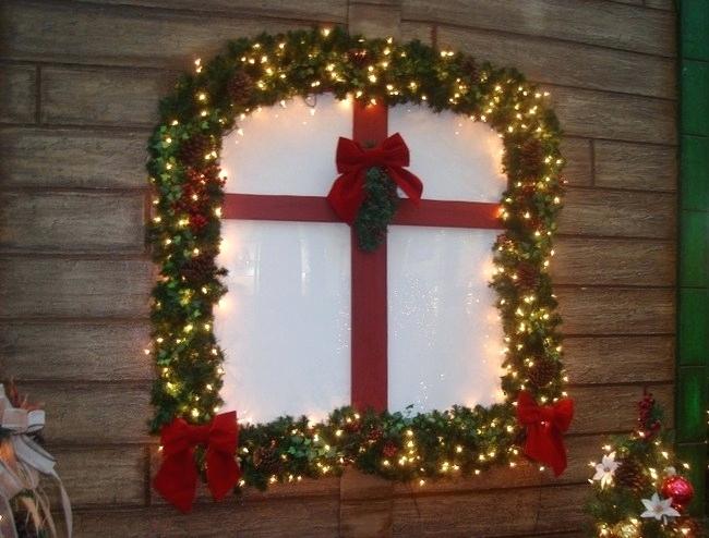 Window Lights Decoration Ideas for Christmas