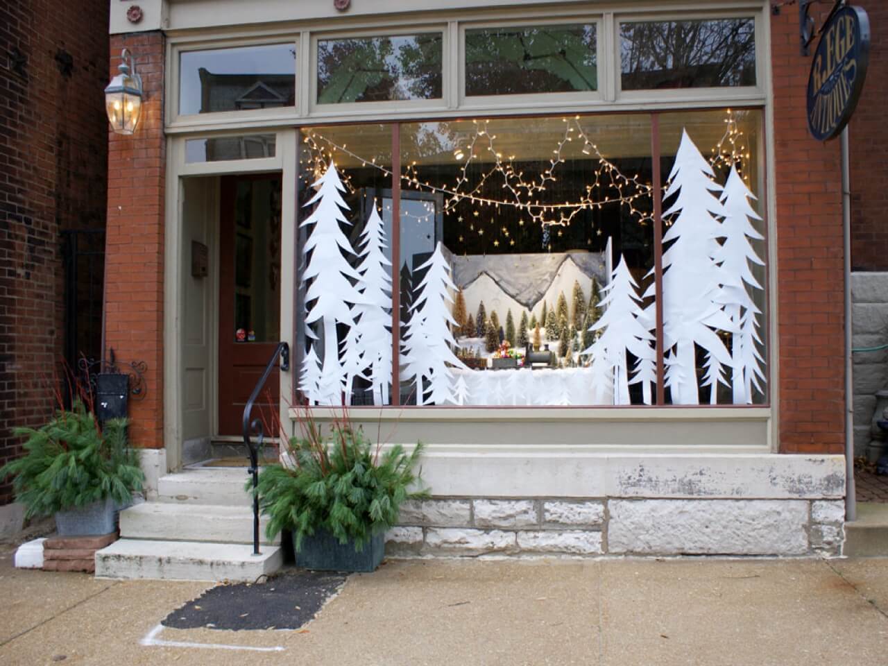  Window Lights Decoration Ideas for Christmas