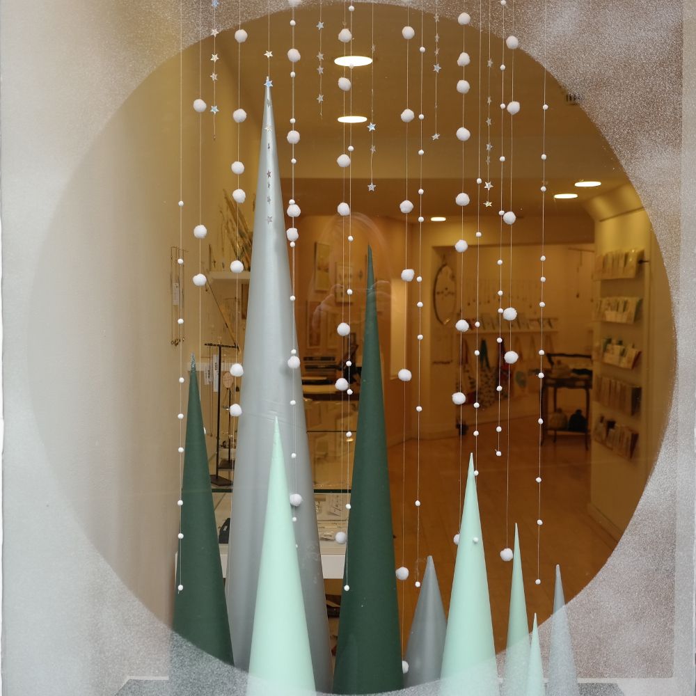  Window Lights Decoration Ideas for Christmas
