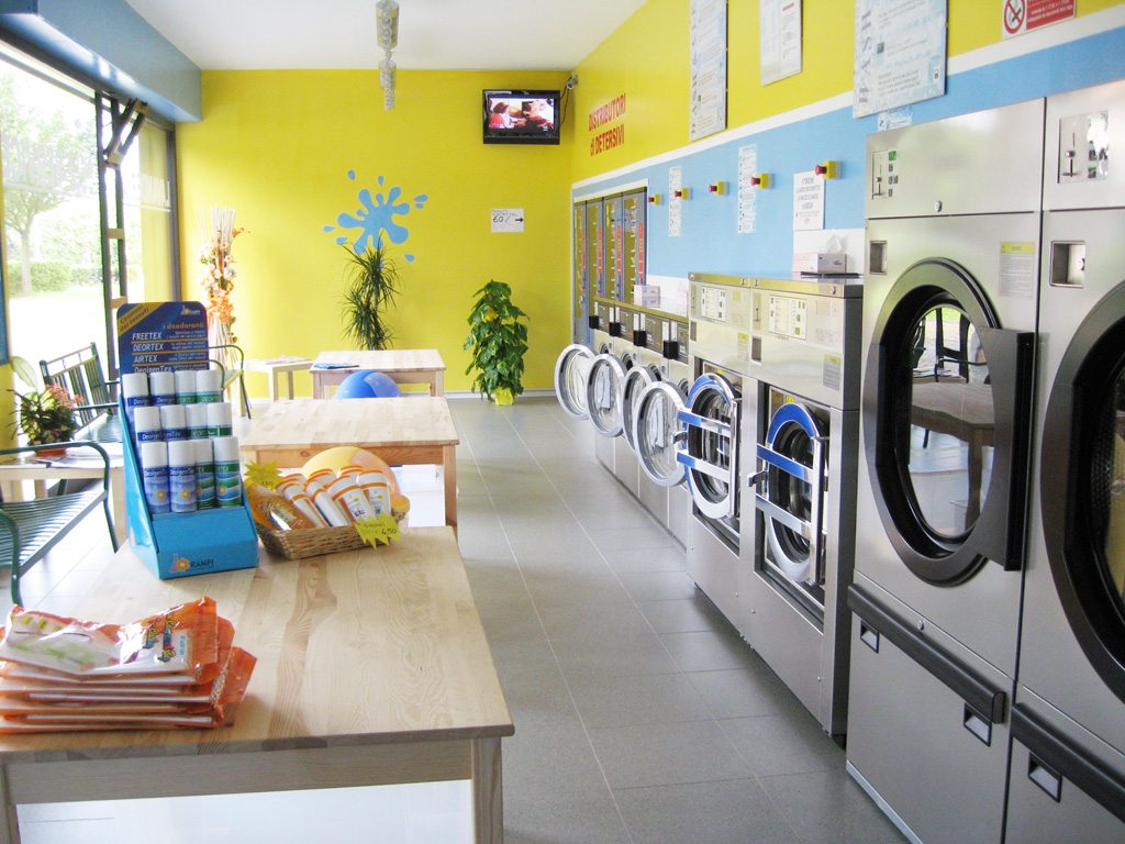 Modern and Attractive Laundry Shop Interior Design Ideas