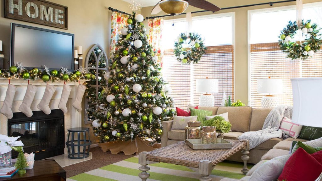 Beautiful way to Decorate The Living room for Christmas