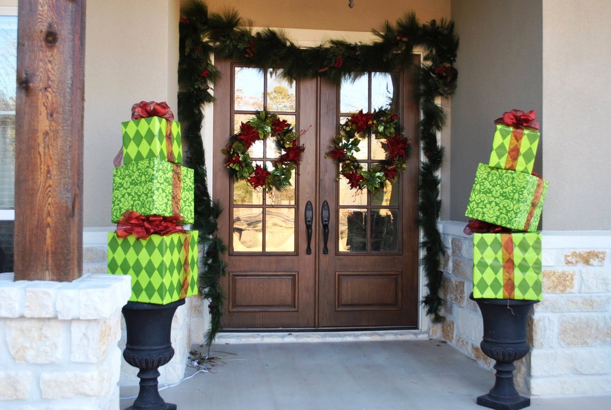 Most Beautiful Home Entrance Decoration Ideas For Christmas