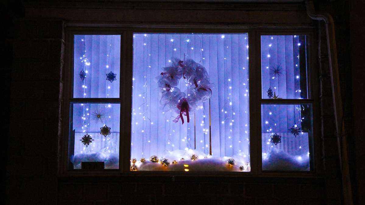 christmas light for kitchen window