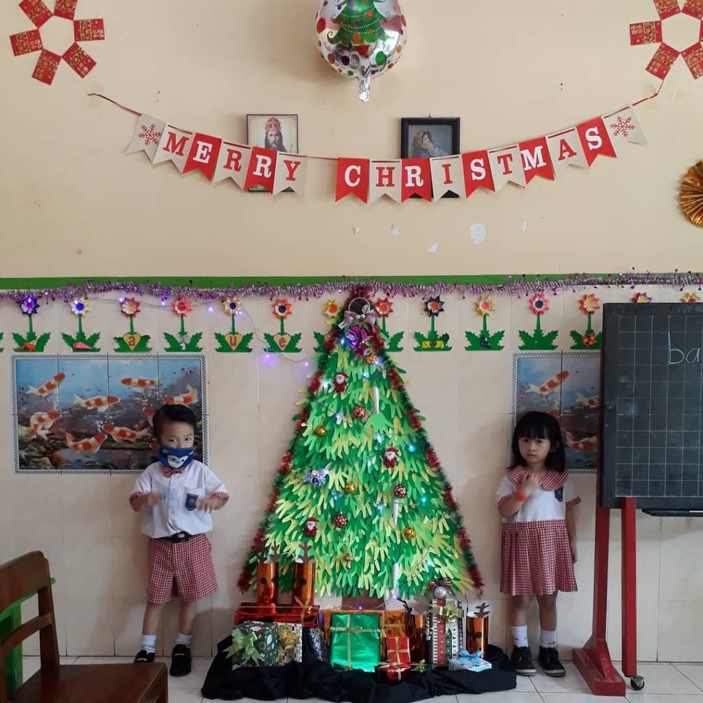 Modern Creative Classroom Decoration Ideas for Christmas