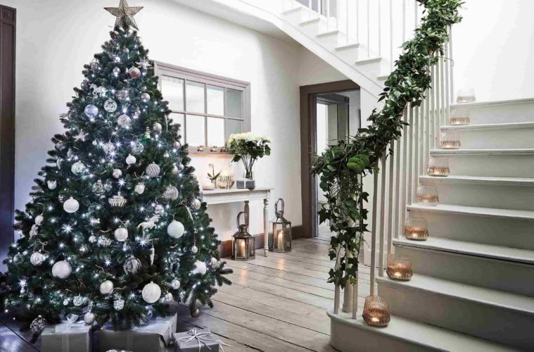 Home Entrance Decoration Ideas for Christmas