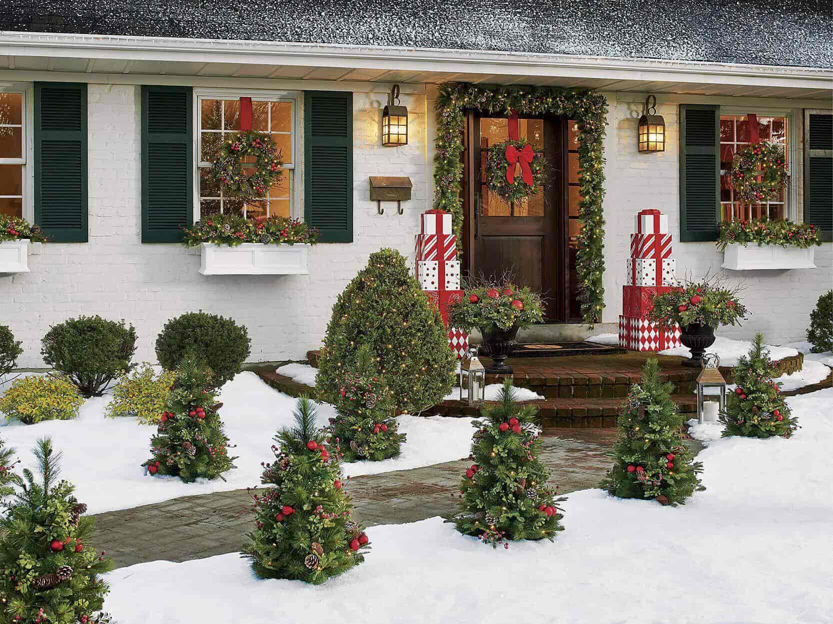 Attractive Front Porch Christmas Decoration Ideas