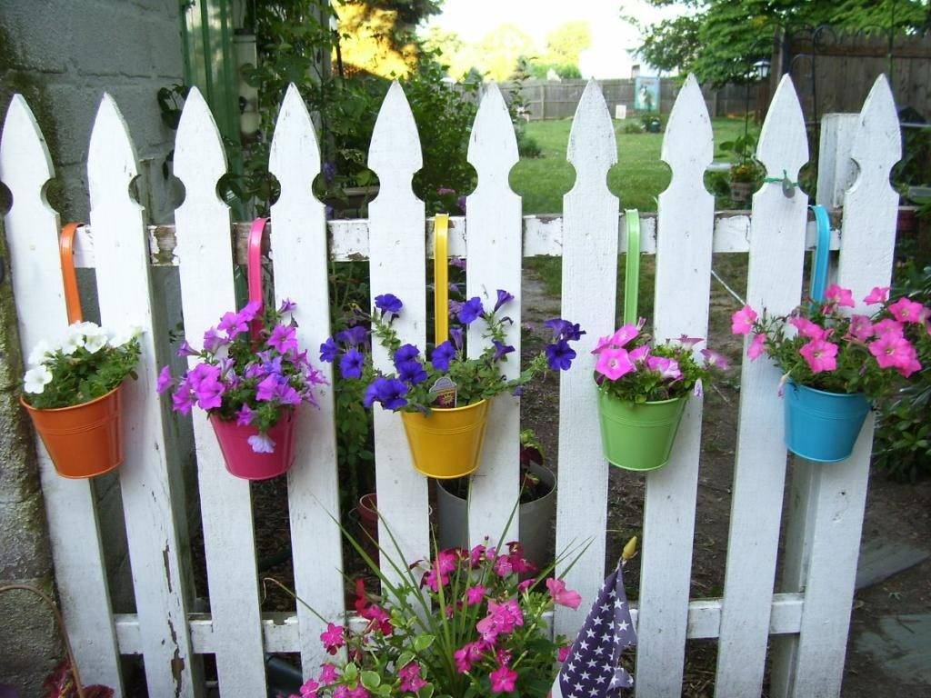 backyard fence decor 