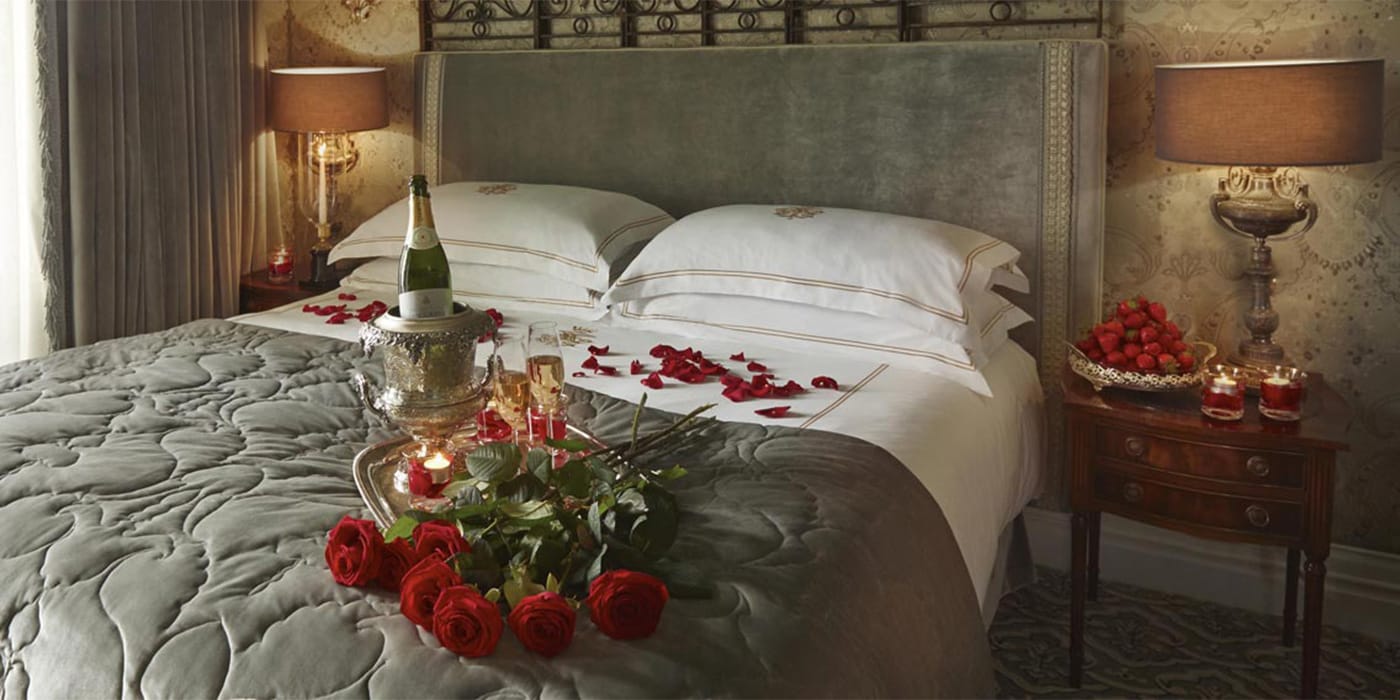 Bedroom Decoration for Valentine Day