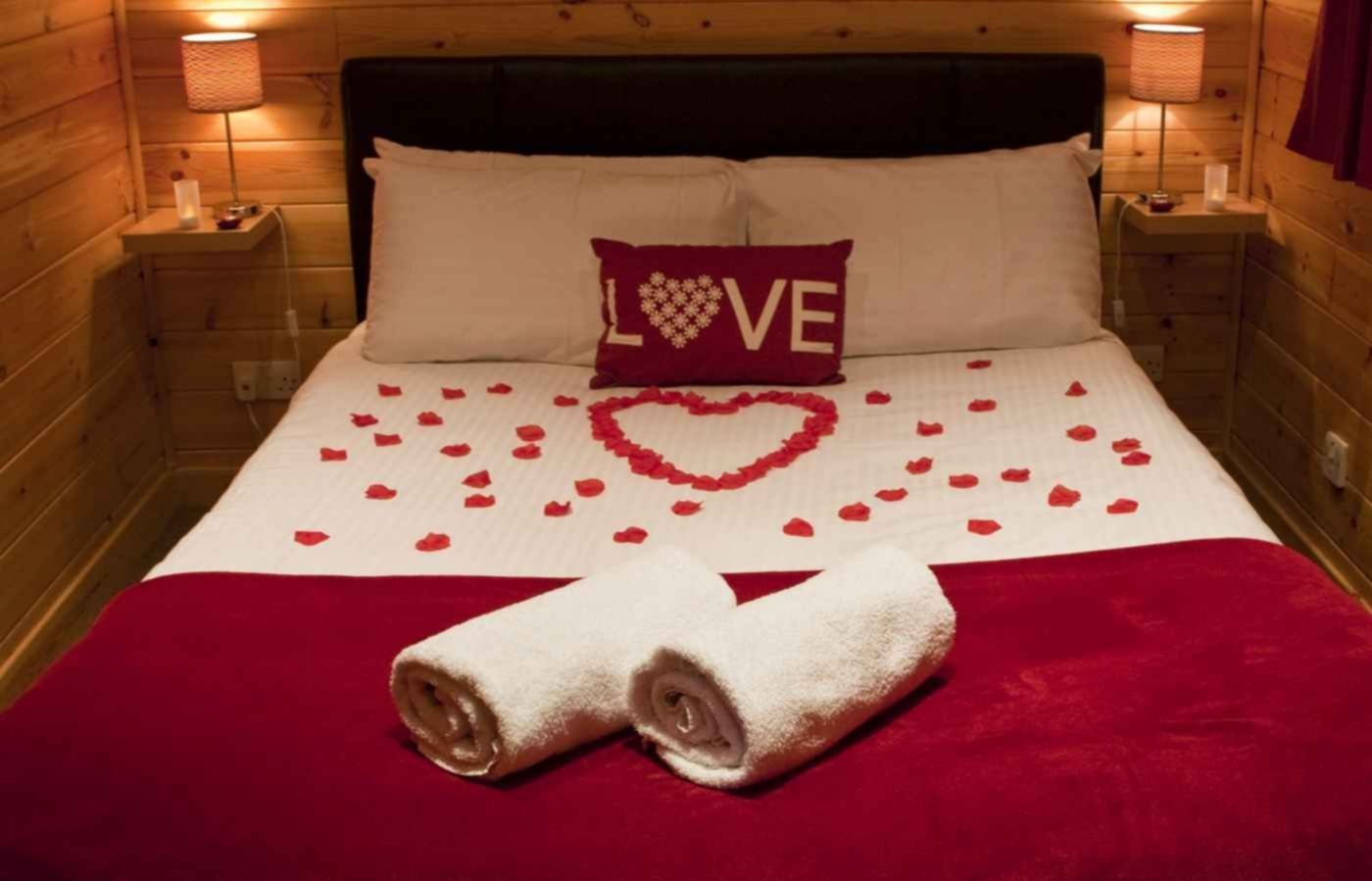 Bedroom Decoration for Valentine Day