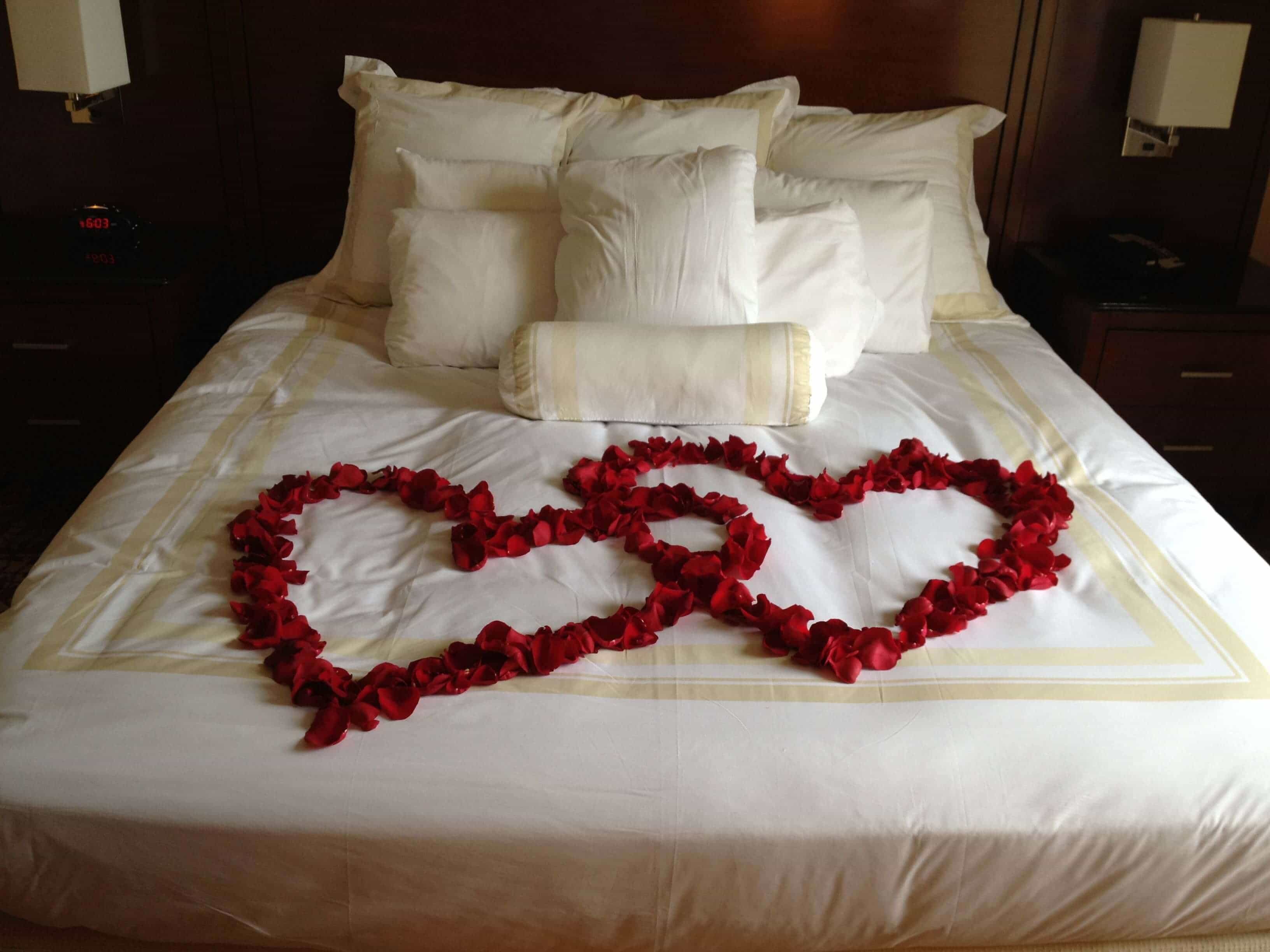 Bedroom Decoration for Valentine Day