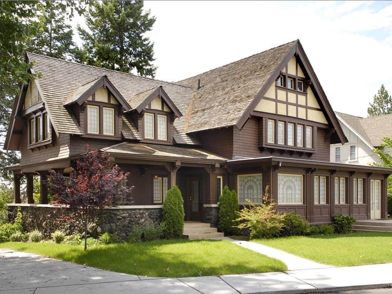 Modern With Antique Tudor Style House Designs Ideas modern-with-antique-tudor-style-house-designs-ideas