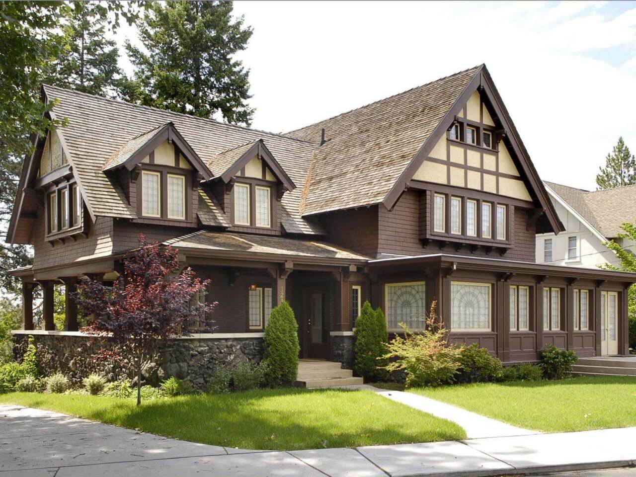 Modern with Antique Tudor Style House Designs Ideas