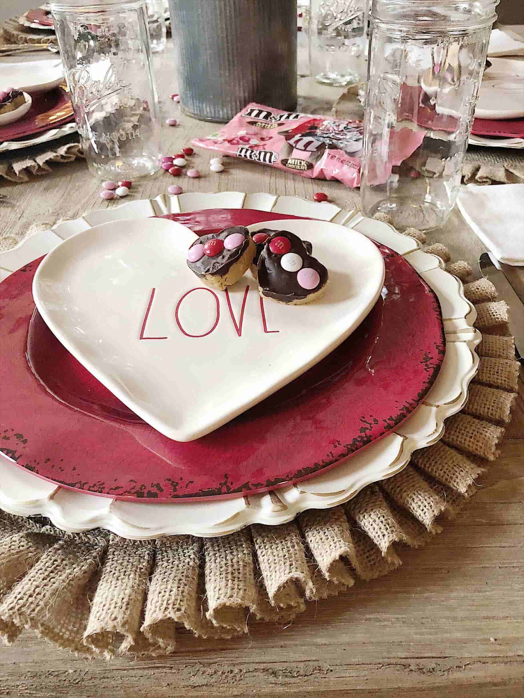 16 Simple Valentine Table Decor Ideas for Romantic Dinner