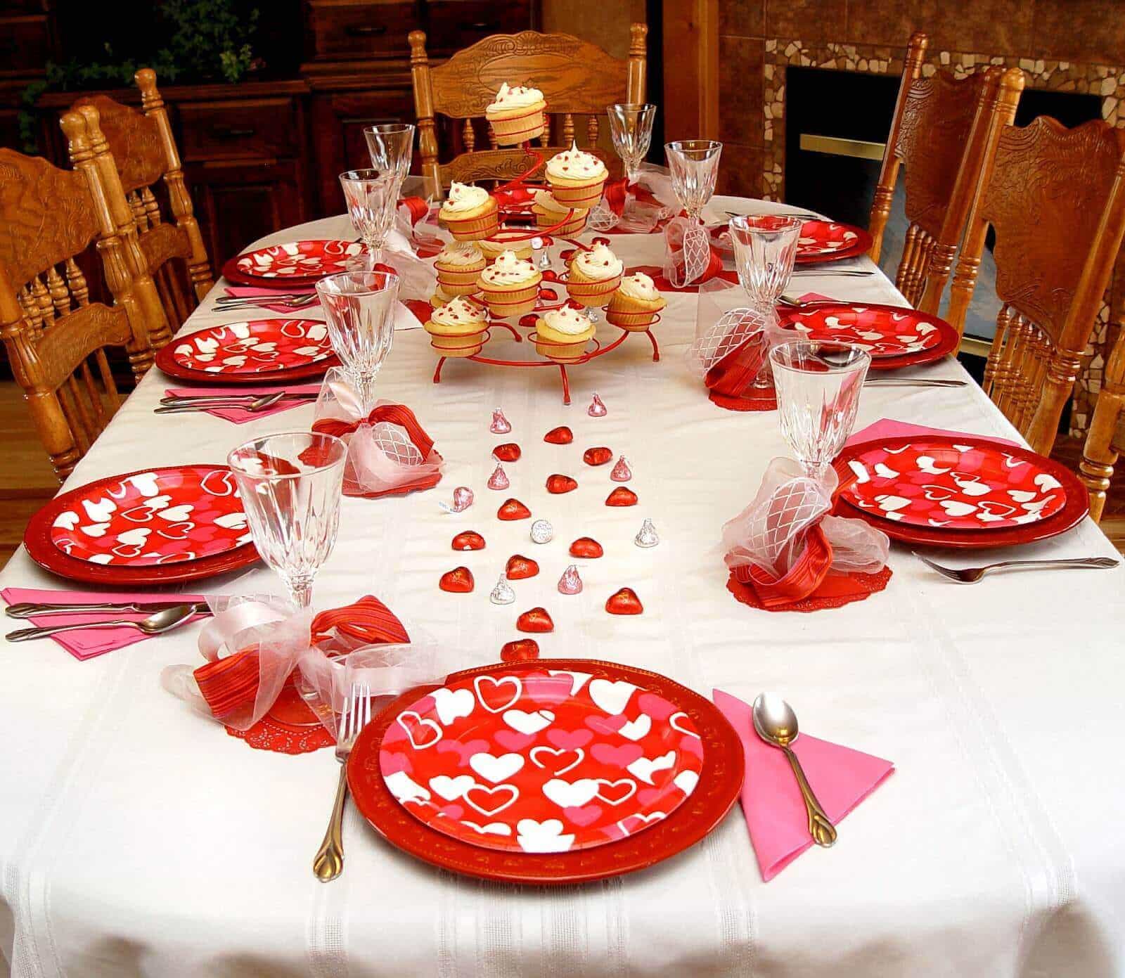 16 Simple Valentine Table Decor Ideas for Romantic Dinner