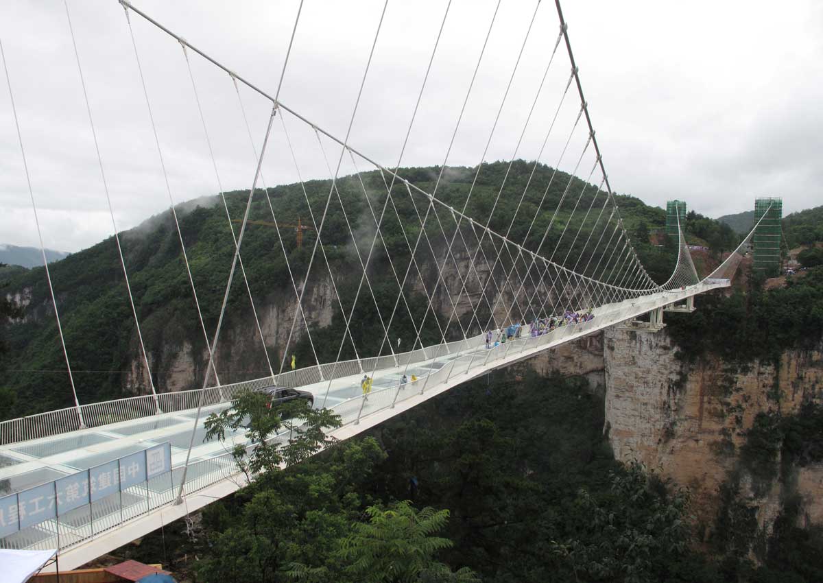 Shiniuzhai Geopark Glass Bridge