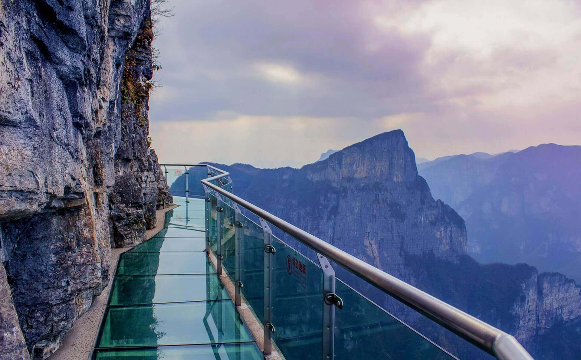 Yuntai Mountain Glass Walkway