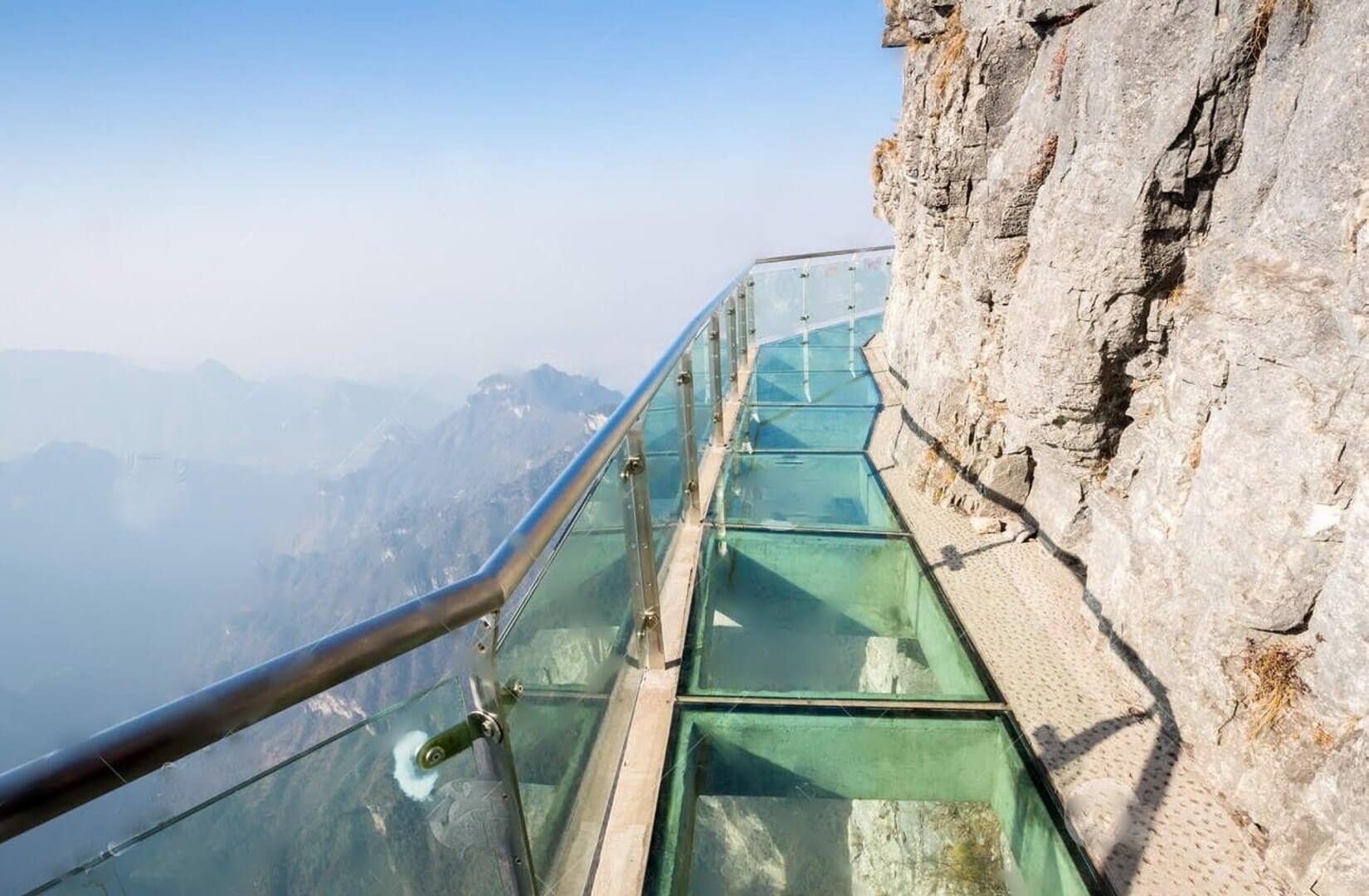 Yuntai Mountain Glass Walkway