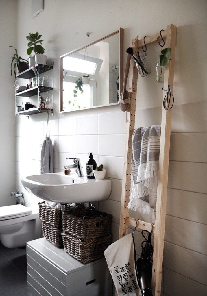 tiny bathroom storage