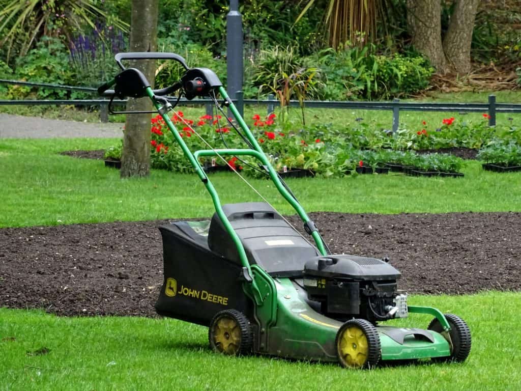 7 Key Things to Look for When Buying a Lawnmower