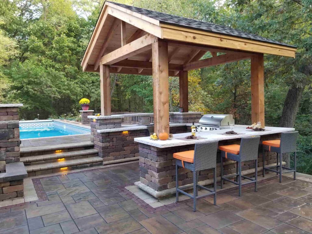 Small Outdoor Bar  Designs That You Can Arrange in Your 